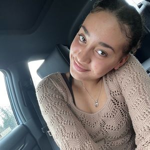 Meet your Posher, Kayla